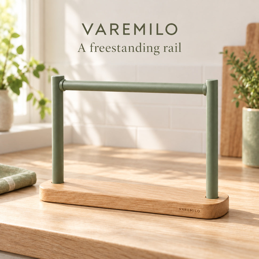 Varemilo Rail Towel Stand